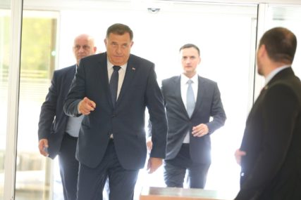 Dodik: Predloženi zaključci biće obavezni za sve koji nastupaju u ime Republike Srpske