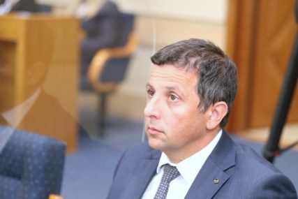 Vukanović iznio nove tvrdnje “Režim rasprodaje preostale resurse Republike Srpske kako bi opstao na vlasti”