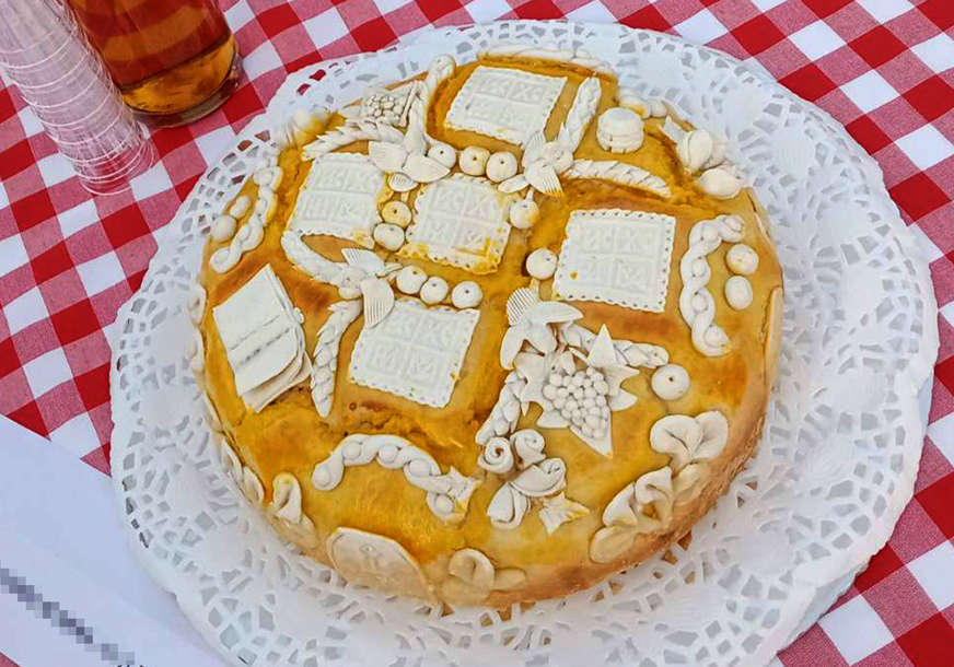 Svaki ima svoju simboliku: Evo kako bi obavezno trebalo da ukrasite slavski kolač