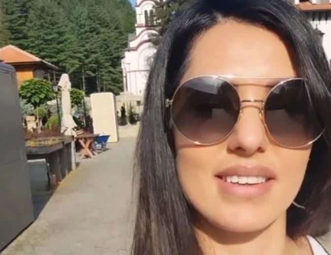 Nakon lažnog vjenčanja u Banjaluci: Tanja Savić uhvaćena na svetom mjestu, gdje žene dolaze sa posebnim razlogom (VIDEO)