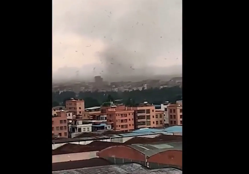 RUŠIO SVE PRED SOBOM Tornado za minut napravio ogromnu štetu u kineskom gradu (VIDEO)