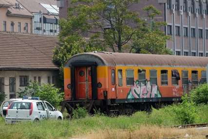 Nesreća na željezničkoj stanici: Vagon sa ugljem iskliznuo sa šina (FOTO)