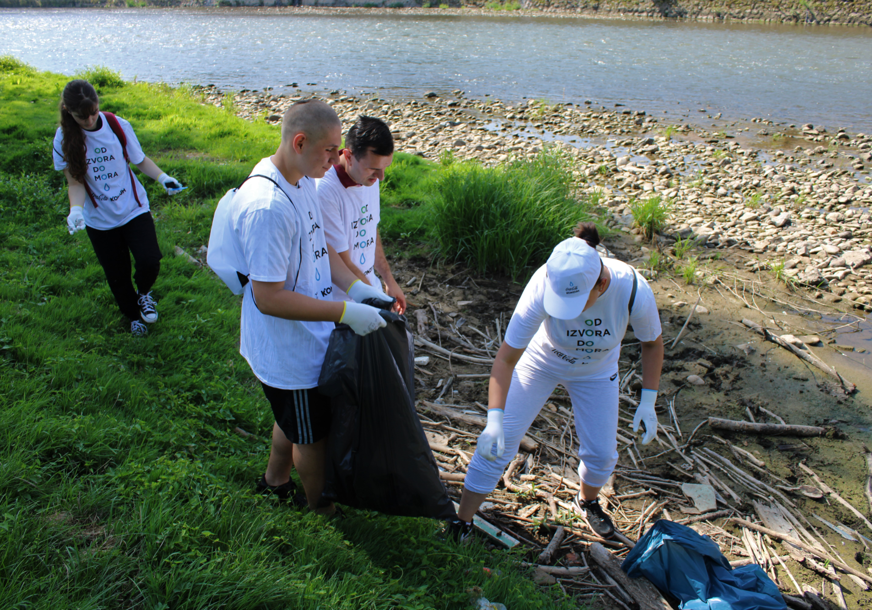 Volonteri u Zenici čistili Kamberovića polje i obale rijeke Bosne u okviru Coca-Colinog projekta „Od izvora do mora“