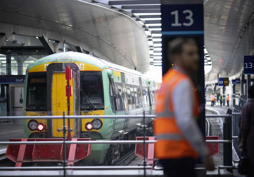 NAJVEĆI ŠTRAJK U 30 GODINA Radnici britanskih željeznica traže veće plate, zatvoren i metro u Londonu