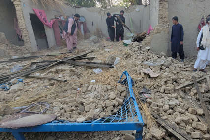 RASTE BROJ POGINULIH Najmanje 250 žrtava zemljotresa u Avganistanu (VIDEO, FOTO)