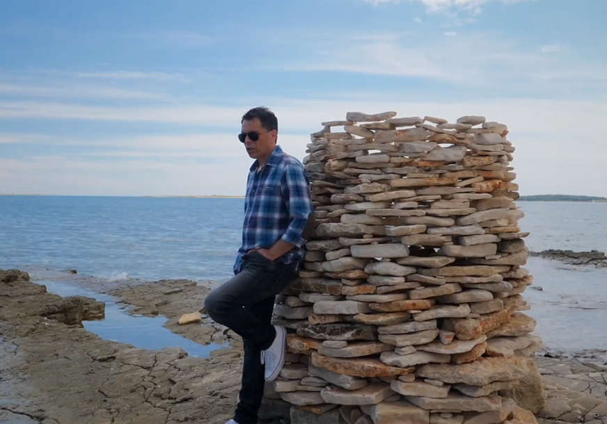 Alen Hrbinić objavio spot za "Sjećanja": Opjevao vrijeme kada je ljubav bila u prvom planu (VIDEO)