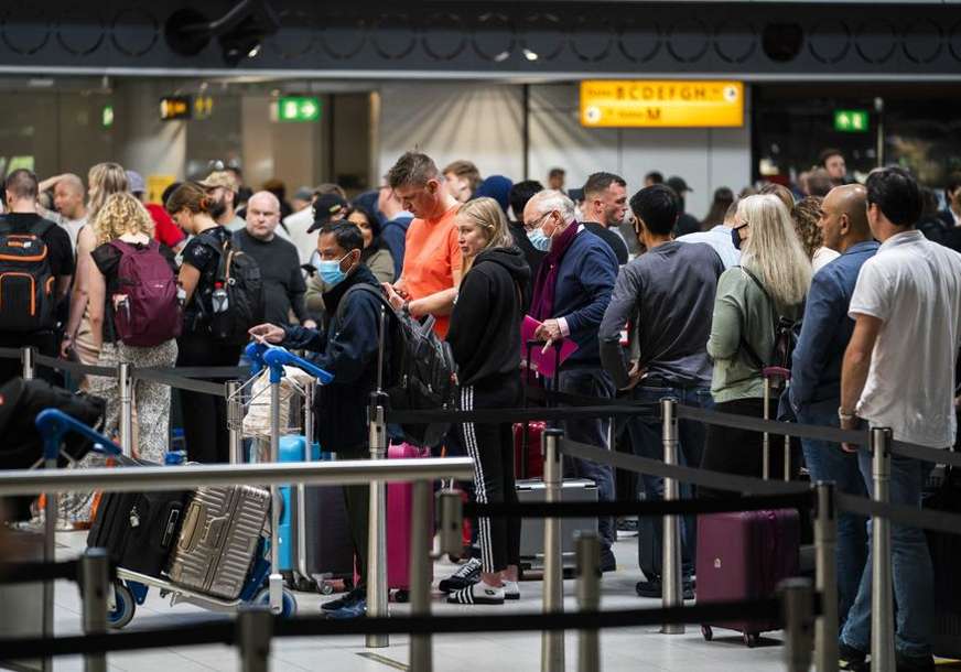 Na evropskim aerodromima i dalje haos: Sezonska tražnja raste, radnika sve manje, putnici se žale da ne dobijaju prtljag (VIDEO)