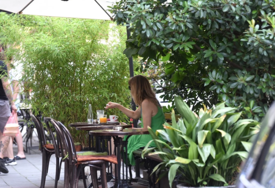 UHVAĆENI U KAFIĆU Supruga Lauševića prezgodna u zelenoj haljini (FOTO)