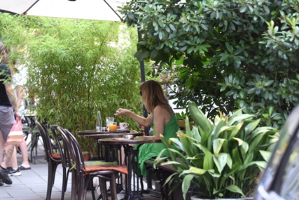 UHVAĆENI U KAFIĆU Supruga Lauševića prezgodna u zelenoj haljini (FOTO)