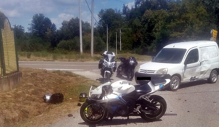 Saobraćajna nesreća kod Bijeljine: Povrijeđeni motociklista zadržan na liječenju (FOTO)