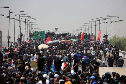 Eskalacija nezadovoljstva građana: Demonstranti u Bagdadu upali u parlament (VIDEO, FOTO)