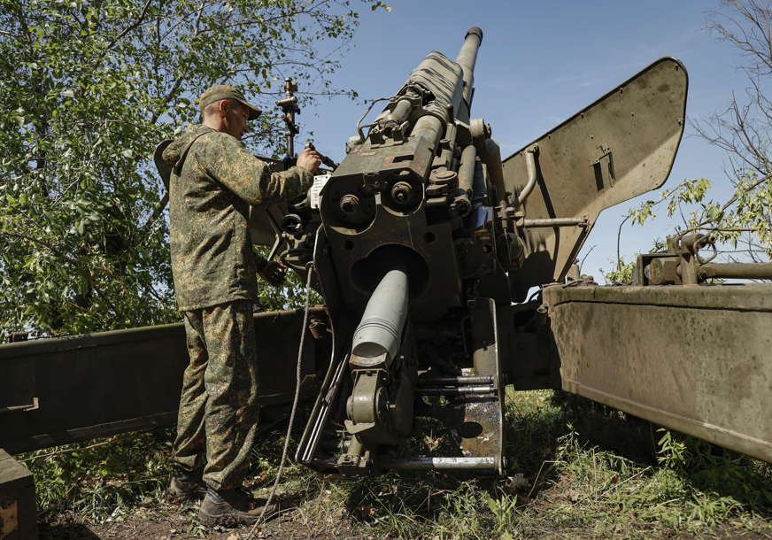 GORE REZERVOARI SA GORIVOM Ukrajinska vojska granatirala skladište nafte u Donjecku