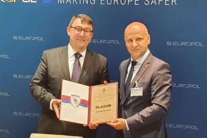 Delegacija MUP Srpske u posjeti Europolu: Uručena zahvalnica za pomoć u rješavanju ubistva načelnika Bašića (FOTO)