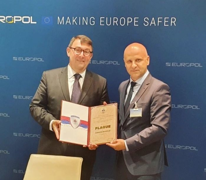 Delegacija MUP Srpske u posjeti Europolu: Uručena zahvalnica za pomoć u rješavanju ubistva načelnika Bašića (FOTO)