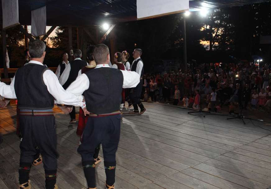 Petrovdanske svečanosti u Lijevču i Potkozarju: Folklorna igra, izvorna pjesma i narodni običaji (FOTO)