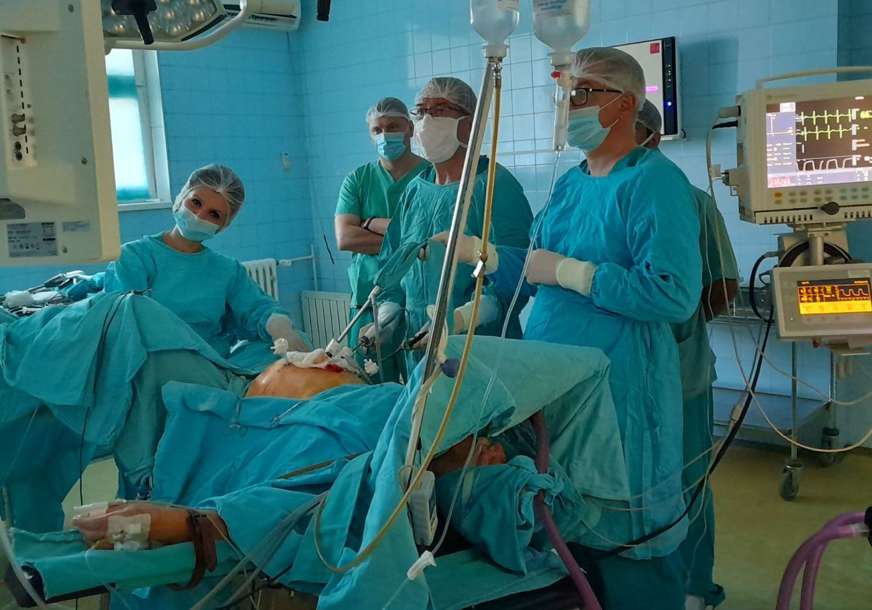 Veliki uspjeh hirurgije u gradiškoj Bolnici: Prva laparaskopska operacija tumora debelog crijeva (FOTO)