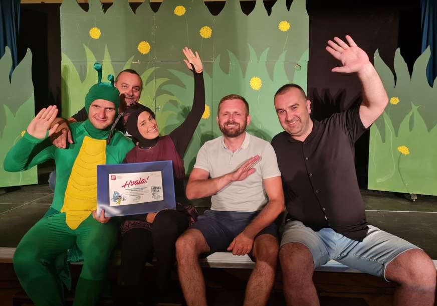 Veliki aplauz i pohvale za "Cvrčka i mrava": Gradsko pozorište Gradiška na festivalu u Novom Sadu (FOTO)