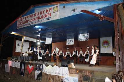 Petrovdanski Sabor folklora u Lamincima kod Gradiške: Deset KUD-ova nastavilo bogatu tradiciju (FOTO)