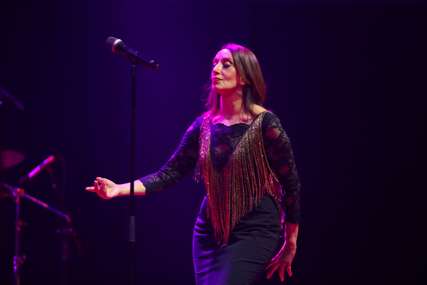 Veče španske muzike u Banjaluci: Luz Kazal razgalila publiku već prvim taktovima (FOTO, VIDEO)