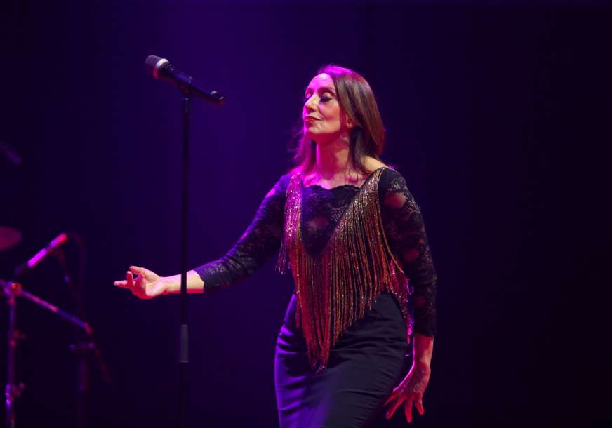 Veče španske muzike u Banjaluci: Luz Kazal razgalila publiku već prvim taktovima (FOTO, VIDEO)