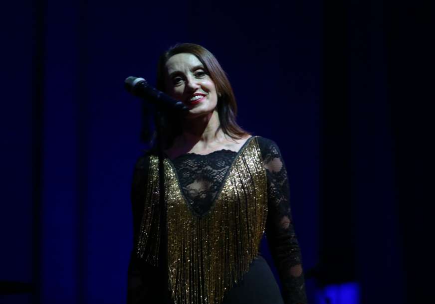 "Nisam pjevač flamenka" Luz Kasal istakla da joj njen avanturistički duh pruža mogućnost da izvodi različite muzičke žanrove