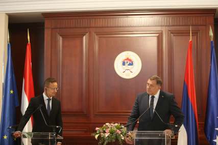 SASTANAK U BANJALUCI Dodik, Cvijanović i Višković dočekali Sijarta ispred zgrade Vlade Srpske (FOTO)
