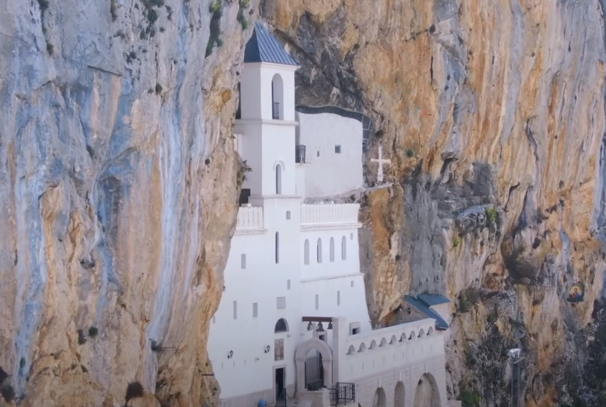 (VIDEO) "Bog, ranac i optimizam" Milan pješačio 1.400 kilometara, da bi iz Njemačke stigao u manastir Ostrog