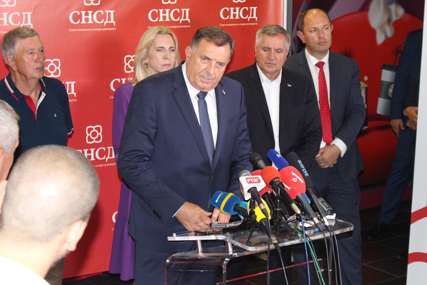 "Moramo ljudima pružiti osjećaj sigurnosti i mira"  Dodik uvjeren u pobjedu,  u Gradiški predstavljen i slogan SNSD za opšte izbore (FOTO)