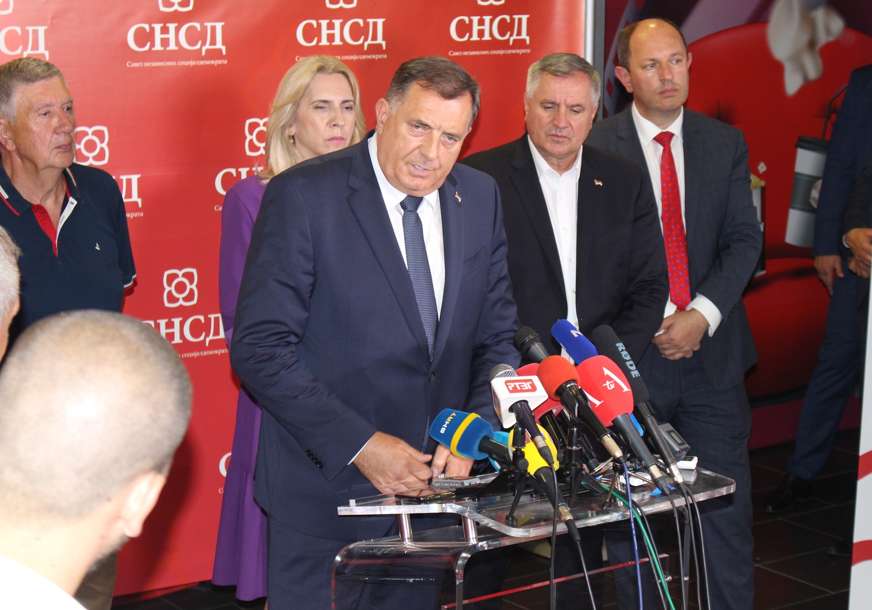 "Moramo ljudima pružiti osjećaj sigurnosti i mira"  Dodik uvjeren u pobjedu,  u Gradiški predstavljen i slogan SNSD za opšte izbore (FOTO)