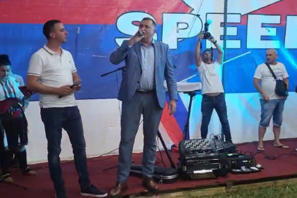 "USTAJ MALA, ZORA JE" Dodik se opet dohvatio mikrofona (VIDEO)