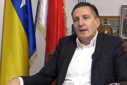 (VIDEO) Elek optužio Vukanovića "Uzeo si 20.000 KM da ne pišeš protiv republičkog pravobranioca Milimira Govedarice"
