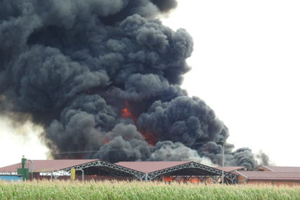 Pokrenuta istraga: Veliki požar u Bijeljini pod kontrolom