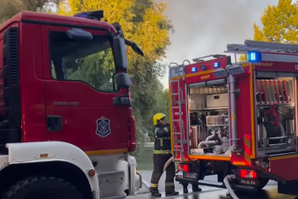 U POŽARU IZGORJELA BARAKA Vatrogasci se uspjeli izboriti sa vatrom (VIDEO, FOTO)