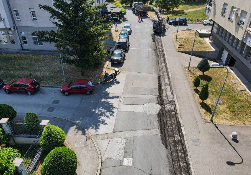 Radovi u Ulici Jovana Dučića: Postavljanje novog asfalta