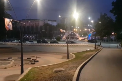U Severnoj Mitrovici napeta situacija: Sirene prestale da se oglašavaju, ulice prazne (VIDEO, FOTO)