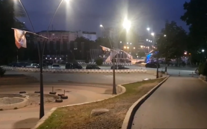 U Severnoj Mitrovici napeta situacija: Sirene prestale da se oglašavaju, ulice prazne (VIDEO, FOTO)