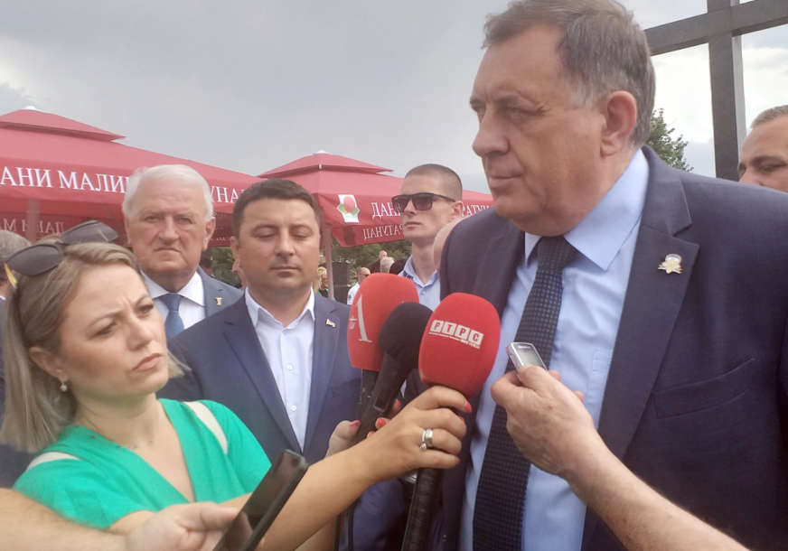 Dodik prisustvovao pomenu u Bratuncu: Neadekvatan tretman prema srpskim žrtvama je nastavak zločina (FOTO)