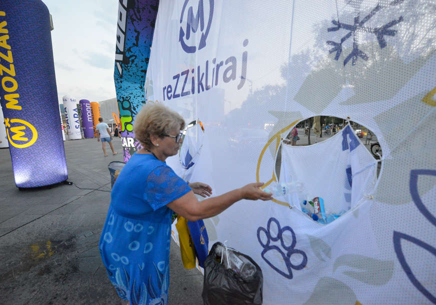 Banjalučani se priključili akciji „ReZZikliraj“ na Trgu Krajine: Ekološka kampanja kompanije Mozzart izazvala veliki interes