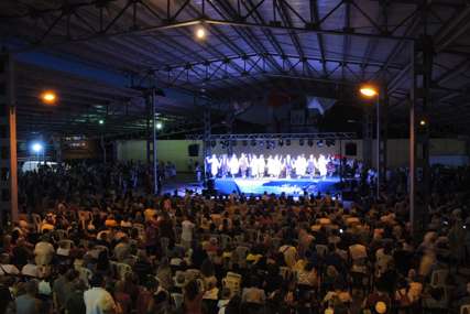 Pune dvorane i ovacije publike: Impresivan nastup folkoraša iz Srpske u Turskoj (FOTO)