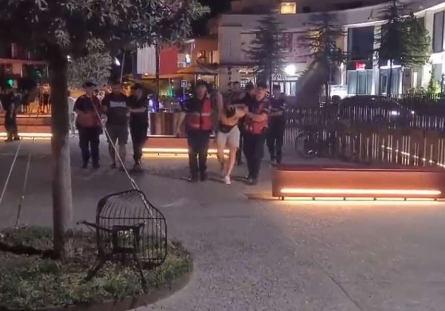 Neredi u Tirani: Ultrasi napravili haos ispred stadiona i obračunali se sa policijom (VIDEO)