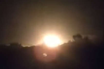 Eksplozije dugo odzvanjale: Potresni snimci pada aviona u Grčkoj (VIDEO)