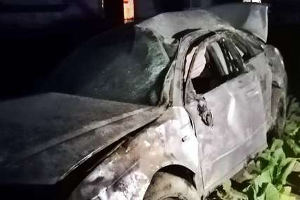 Nesreća kod Bijeljine: Automobil se prevrnuo nekoliko puta, pa završio u njivi
