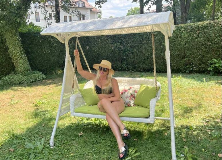 Branka Sovrlić uživa sa drugaricama u svojoj kući od milion evra: Raskoš, bazen i zlatni detaljia