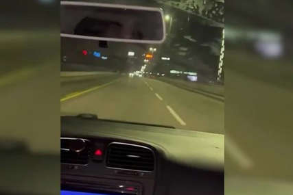 JEZIVI SNIMCI BAHATE VOŽNJE Jedan vozio mostom u suprotnom smjeru, drugi uletio u centar grada u punoj brzini (VIDEO)