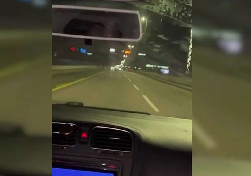 JEZIVI SNIMCI BAHATE VOŽNJE Jedan vozio mostom u suprotnom smjeru, drugi uletio u centar grada u punoj brzini (VIDEO)