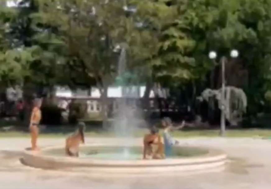 U MOSTARU 40 STEPENI Spas od vrućine djeca pronašla kupanjem u fontani (VIDEO)