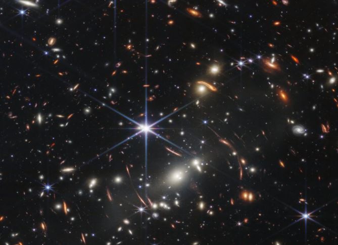 DUBOKI SVEMIR "Džejms Veb" snimio galaksiju staru 13,4 milijardi godina (VIDEO)