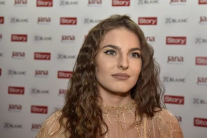 Džejla Ramović dominirala na nastupu: Mlada pjevačica otpjevala nekoliko pjesama Aleksandre Prijović (VIDEO)