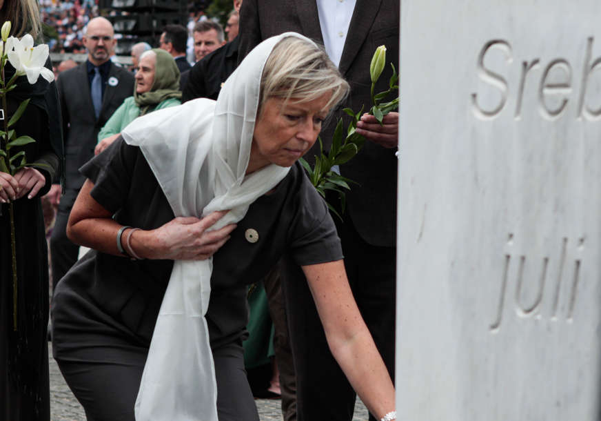 Komemoracija u Potočarima: Sahranjeni ostaci 50 bošnjačkih žrtava (FOTO)