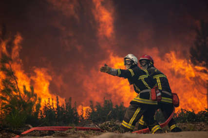 Angažovano više od 1.000 vatrogasaca: Ponovo se rasplamsao požar u Sloveniji, u toku evakuacija stanovništva (VIDEO)